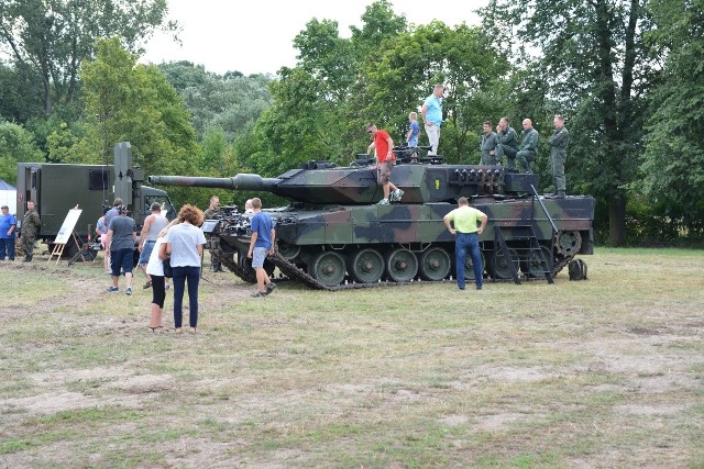W czasie zeszłorocznych obchodów z bliska można było zobaczyć chociażby czołg Leopard.