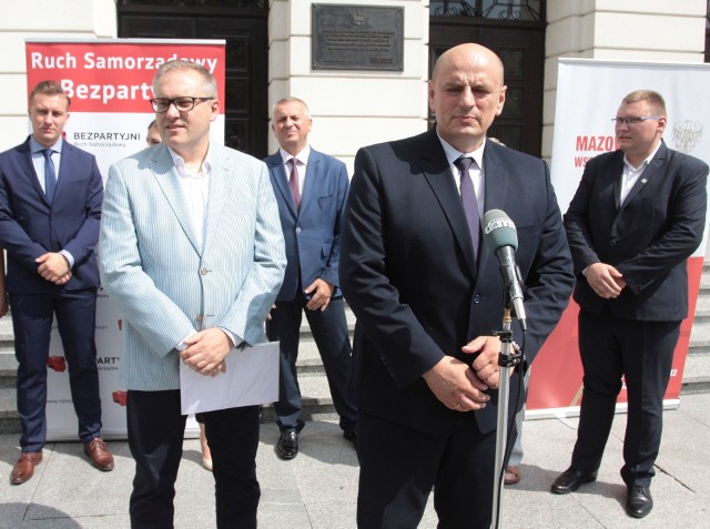 O pomysłach na Radom mówili działacze Ruchu Samorządowego Bezpartyjni: od lewej Rafał Kowalik oraz Krzysztof Górak.
