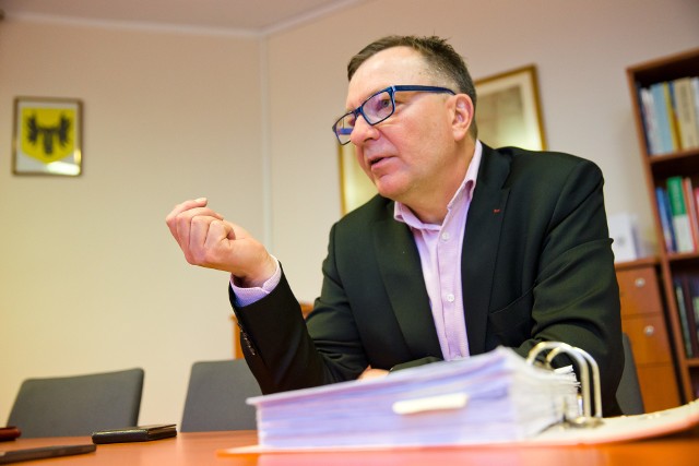 Mirosław Bielawski twierdzi, że przyznał dodatek, bo urzędniczka dodatkowo wykonywała zadania kierownika wydziału