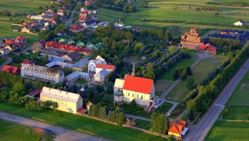 Rozległe tereny sanktuarium w Kałkowie zapraszają...