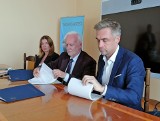 Ponad 670 mieszkańców Tarnobrzega skorzysta z odnawialnych źródeł energii. Prezydent podpisał umowę na montaż instalacji fotowoltaicznych 