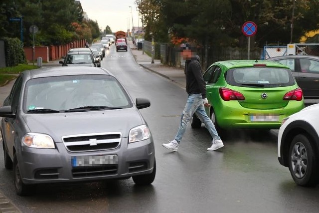 Ile trwa stworzenie przejścia dla pieszych we Wrocławiu? Na Muchoborze Wielkim czekają prawie rok