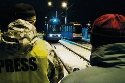 Pasjonaci i tramwaj podczas tzw. fotostopu na pętli na Ruczaju Fot. Piotr Subik