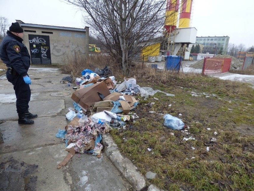 Za wyrzucenie śmieci przy ul. Rataja straż dała 500 zł...