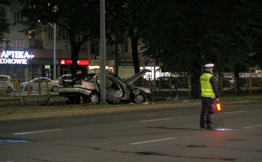 Wypadek w Szczecinie. Nieudany "drift" i zmiażdżony mercedes