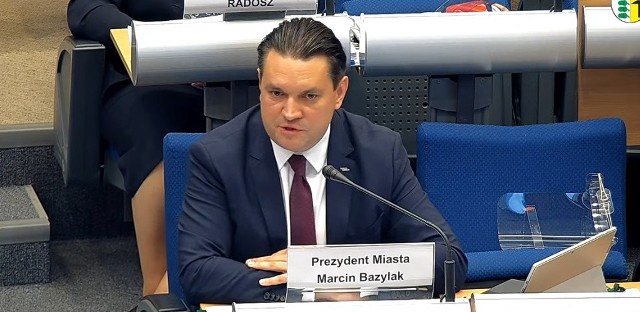 Podczas sesji Rady Miejskiej 27 maja prezydent Dąbrowy Górniczej Marcin Bazylak otrzymał absolutorium Zobacz kolejne zdjęcia/plansze. Przesuwaj zdjęcia w prawo - naciśnij strzałkę lub przycisk NASTĘPNE