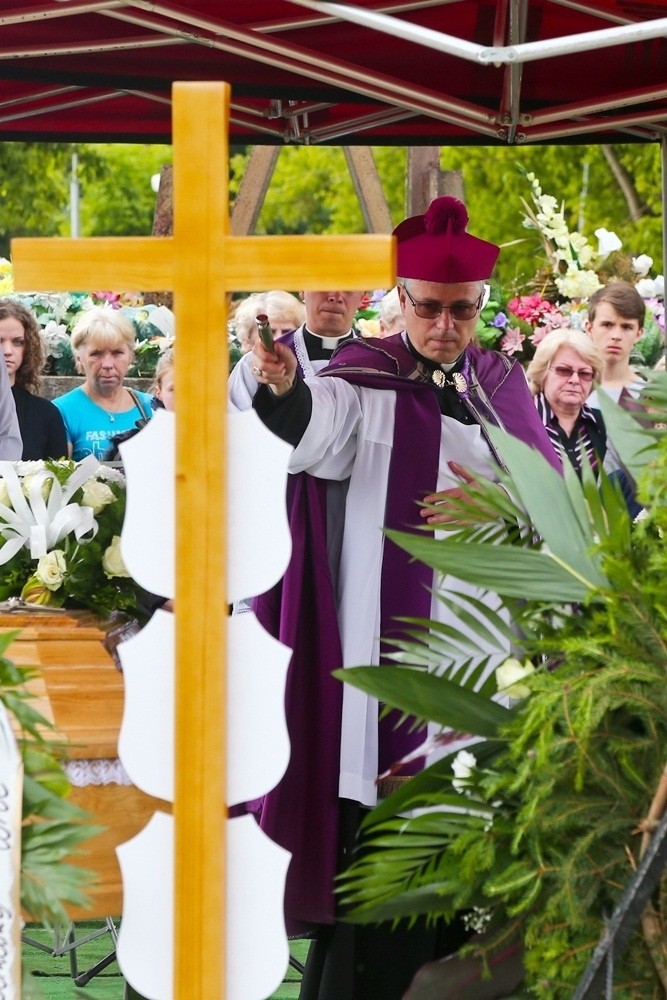 Wrocław: Pogrzeb ofiar rodzinnej tragedii na Hubach [ZDJĘCIA]