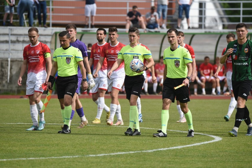 Star Starachowice wygrał z Klubem Sportowym Wiązownica 1:0 w meczu trzeciej ligi. Bramka padła po strzale samobójczym Kornela Kordasa