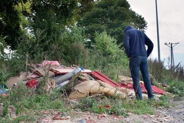 Choć śmieci można za darmo oddać do Punktu Selektywnej Zbiórki Odpadków, to nielegalne wysypiska są wciąż plagą.