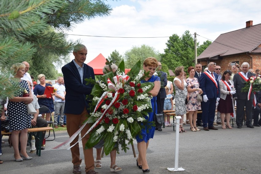 Mieszkańcy uhonorowali 11 chłopów z Masłomiącej zamordowanych w obozie Gross-Rosen [ZDJĘCIA]