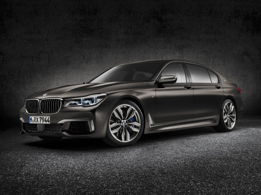 BMW M760Li xDrive...