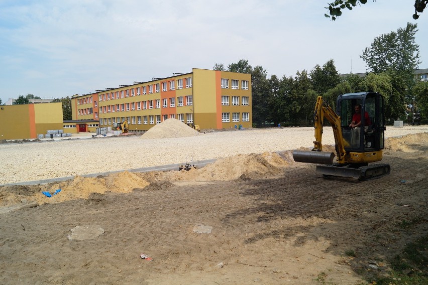 Budowa kompleksu boisk w Olkuszu