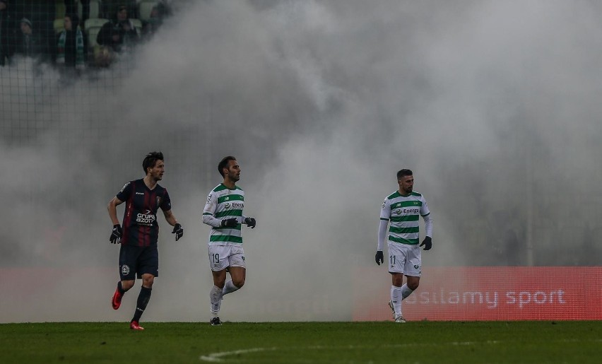 Arka Gdynia i Lechia Gdańsk z karami za kibiców. Grzywny i zakazy wyjazdowe