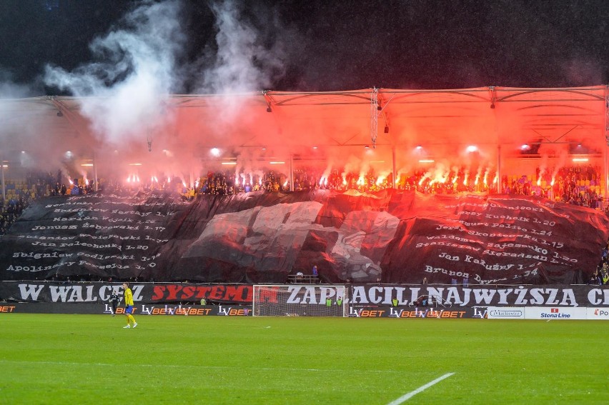 Arka Gdynia i Lechia Gdańsk z karami za kibiców. Grzywny i zakazy wyjazdowe