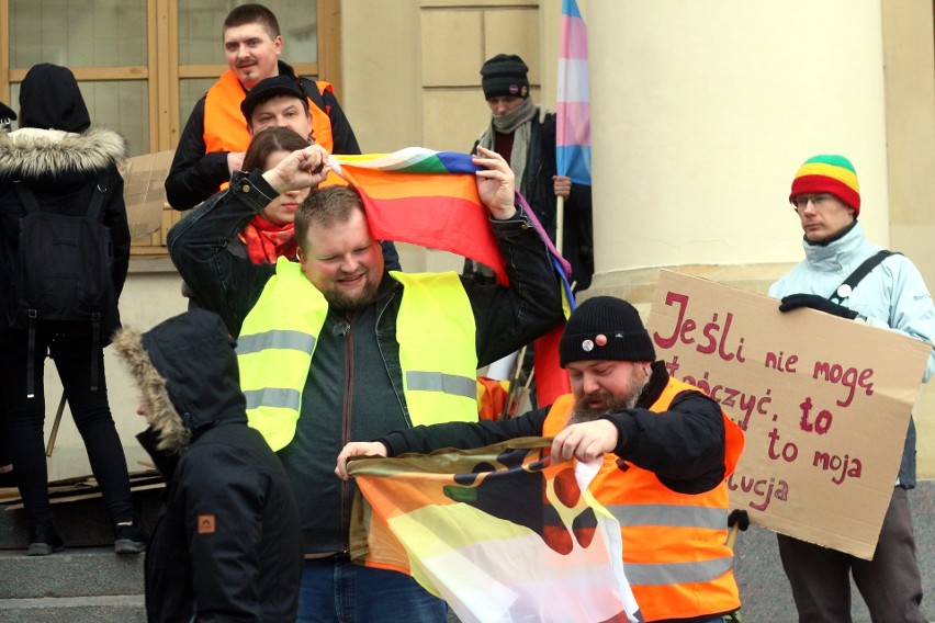 III Manifa Lubelska. „Damski bokserze, zmywaj talerze!", „Jesteśmy rewolucją". Zobacz zdjęcia i wideo