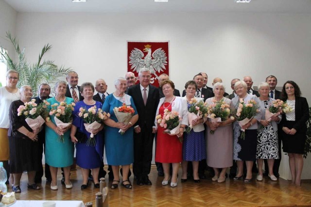 Złotym parom w Odrzywole gratulował między innymi Marszałek Senatu RP Stanisław Karczewski (w środku).