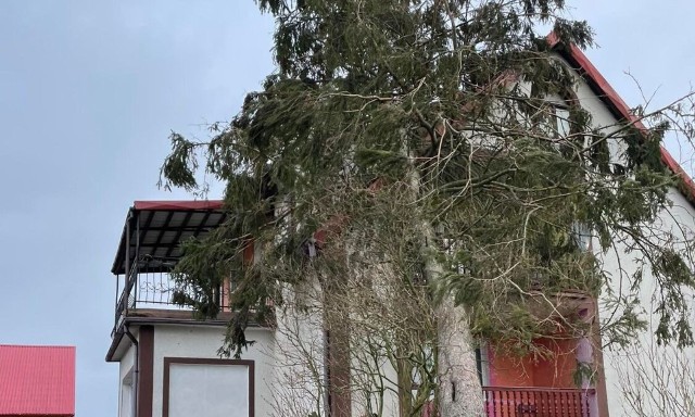 W Grudziądzu i powiecie  strażacy 53 razy zabezpieczali uszkodzone dachy budynków mieszkalnych