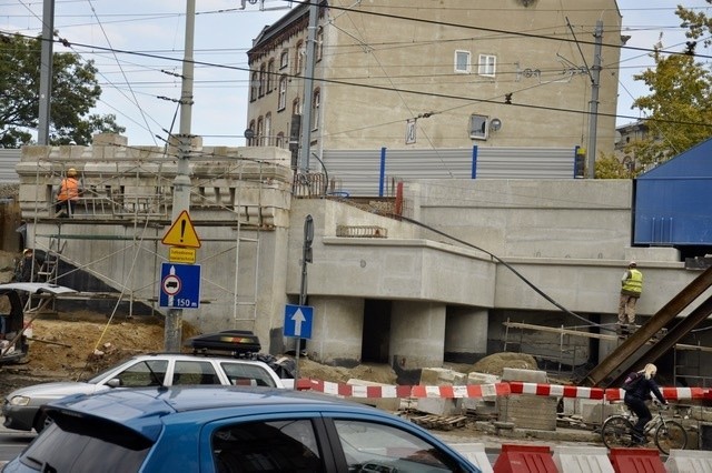 Przesuwają trzeci wiadukt nad ul. Grabiszyńską (FILM, ZDJĘCIA)