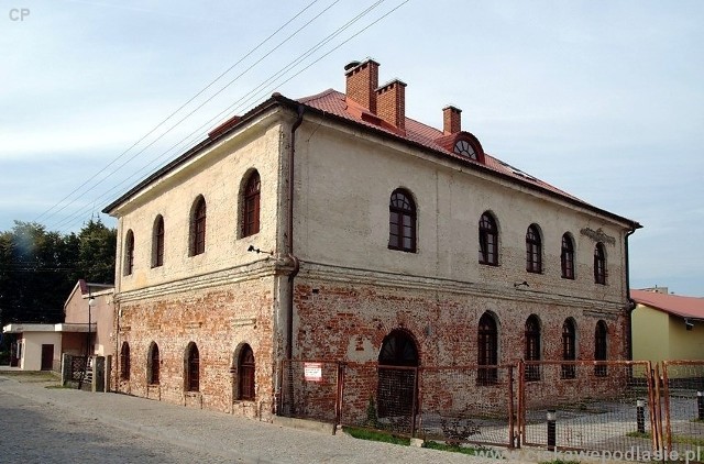 Dawny budynek synagogi tętni dziś życiem. A niebawem odzyska również pierwotny wygląd.