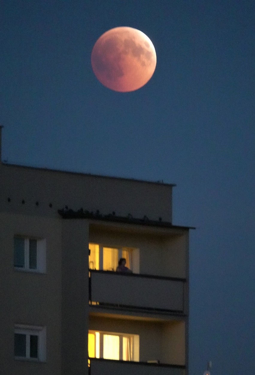 Zaćmienie Księżyca nad Ruczajem. Krakowianie powtórnie taki widok zobaczą dopiero w 2123 roku