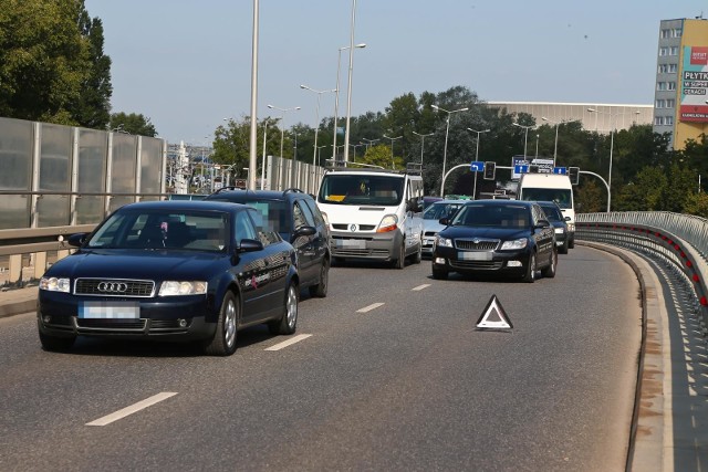 Uniemożliwienie prowadzenia pojazdów przez osoby starsze może być przyczyną ich wykluczenia społecznego, szczególnie dotyczy to osób mieszkających w małych miejscowościach.