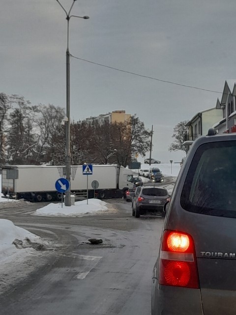 Zablokowana ulica w Ostrowcu