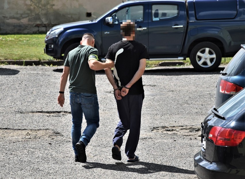 Policjanci z Szamotuł zatrzymali dwóch mężczyzn, którzy w...