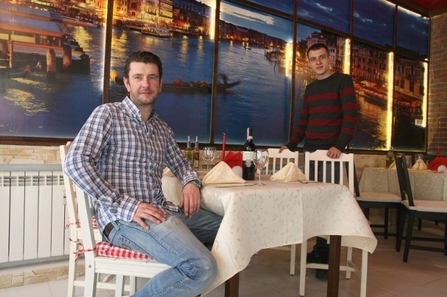 Mariusz Stolarski (z lewej) i Kamil Waldon, właściciele L'Amore Ristorante zapraszają od niedzieli, 26 stycznia, do nowej kieleckiej restauracji