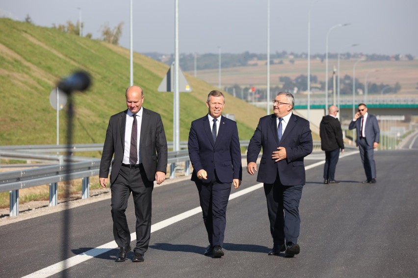 Samochody pojechały już S7. Odcinek od węzła Widoma do węzła Szczepanowice jest otwarty!