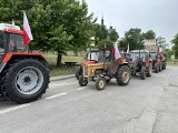 Rolnicze ciągniki ponownie na drogach powiatu opatowskiego. Nie ustają w protestach. Były utrudnienia w centrum Opatowa. Zdjęcia i wideo