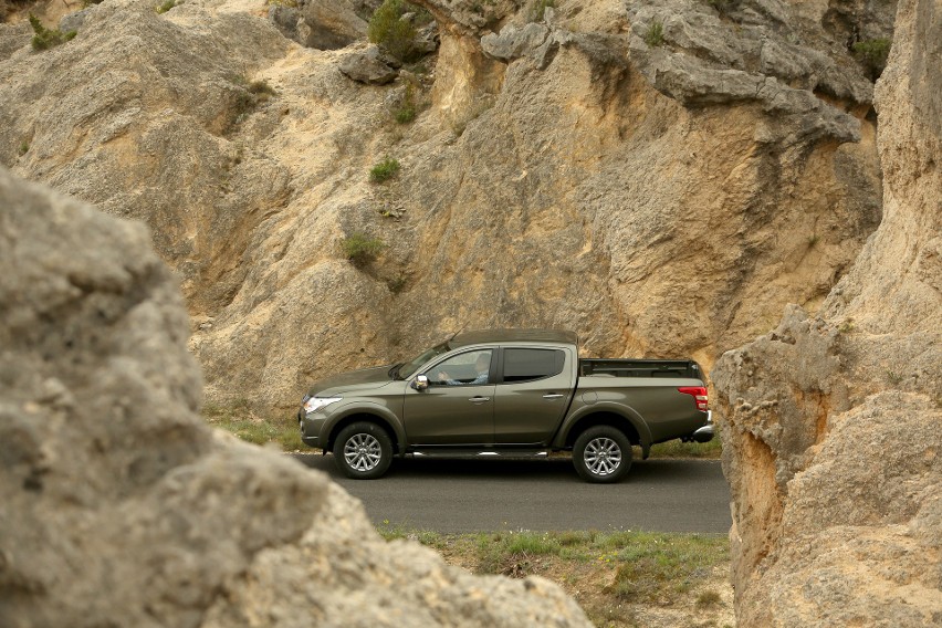 Mitsubishi L200...