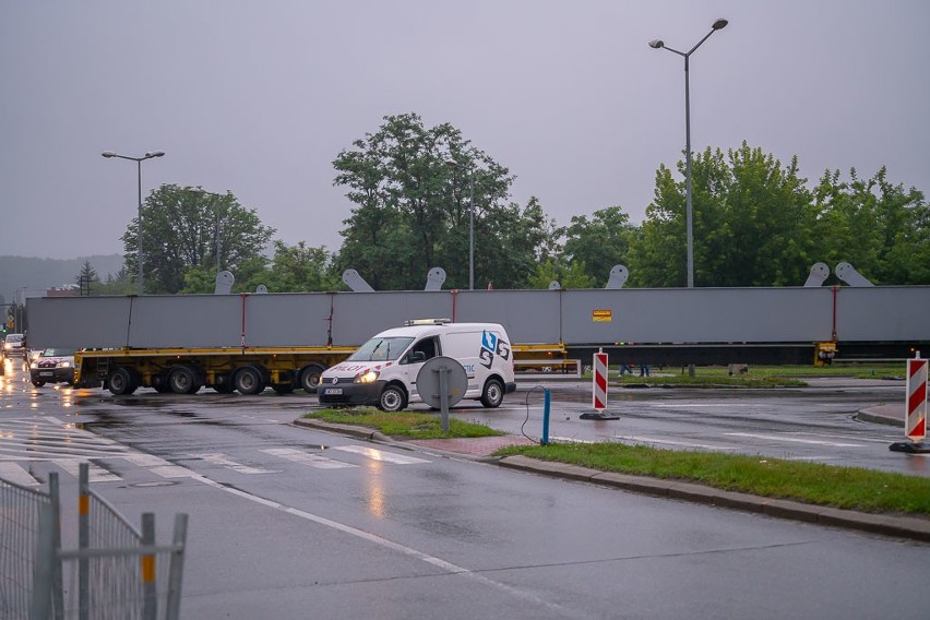 Nowy Sącz. Pierwsze elementy Mostu Heleńskiego już dotarły