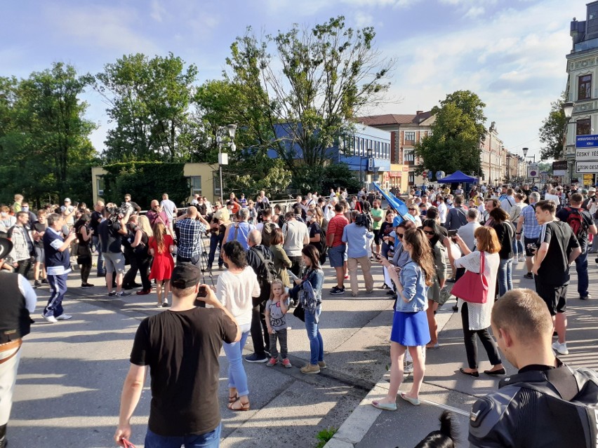 Cichy protest w Cieszynie przeciw zamknięciu granicy...