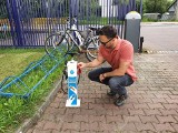 Radny Rady Miasta Kielce Maciej Bursztein podarował kieleckim rowerzystom trzy stacje naprawy rowerów. Urządzenia staną przy szkołach