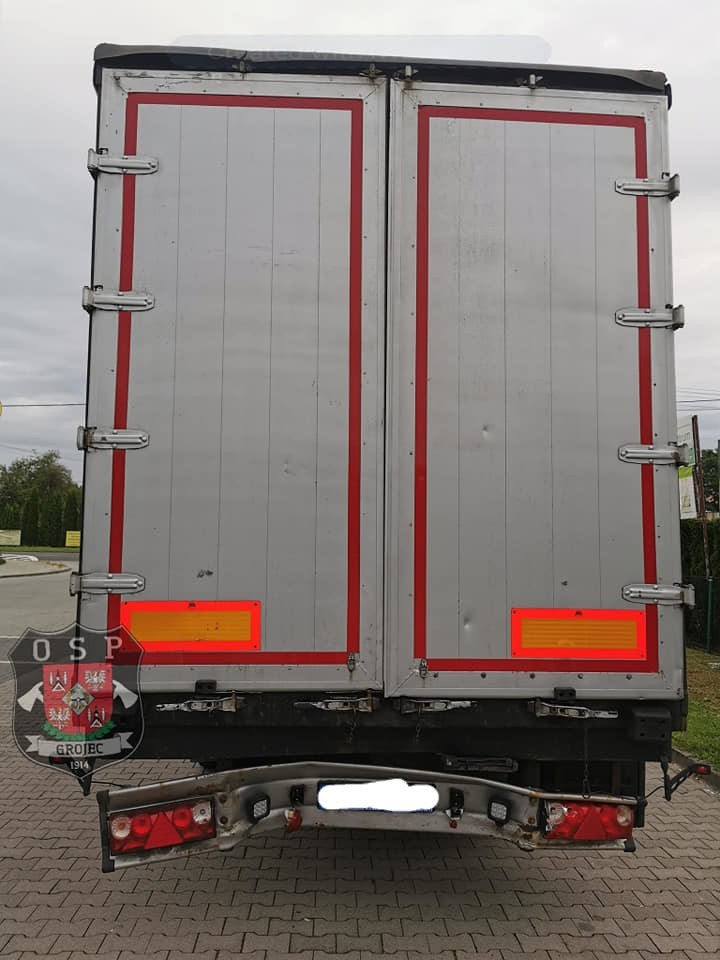 Kolizja dostawczaka z samochodem ciężarowym na drodze wojewódzkiej nr 780 w Alwerni 
