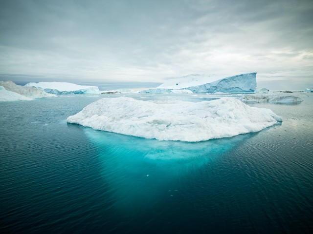 Temperatura na świecie jest tak wysoka, że lodowce topnieją coraz szybciej, a to powoduje, że podnosi się poziom mórz. Co to oznacza dla naszej przyszłości?