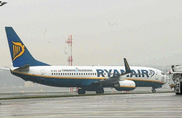 Prawie połowa wybierających tanie linie lotnicze, decyduje się na irlandzkiego przewoźnika Ryanair.