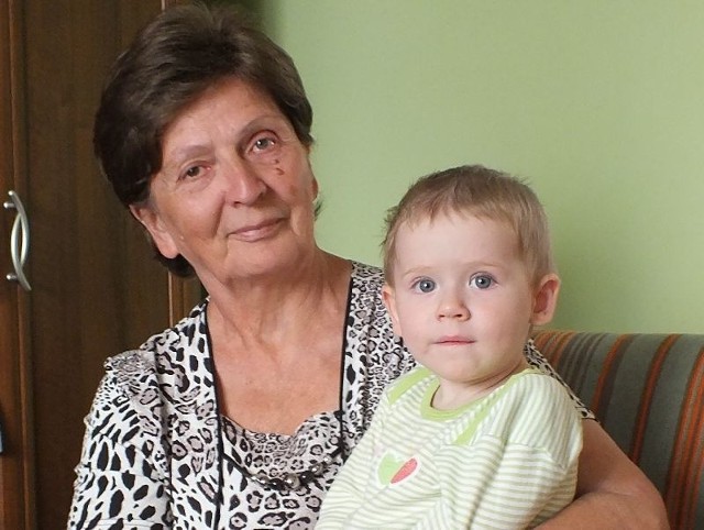 Prywatnie pani Jadwiga Markiewicz jest babcią pięciorga wnuków. Na zdjęciu z najmłodszym, Adrianem.