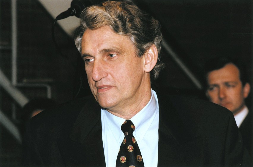 Bogusław Wołoszański przez wiele lat związany był z TVP.