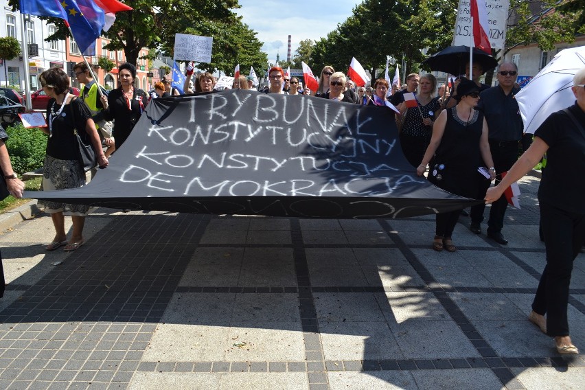 Czarny marsz KOD w Częstochowie