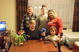 Rodzina z Ukrainy pięć dni jechała do Polski. Dom znalazła w Chojnicach
