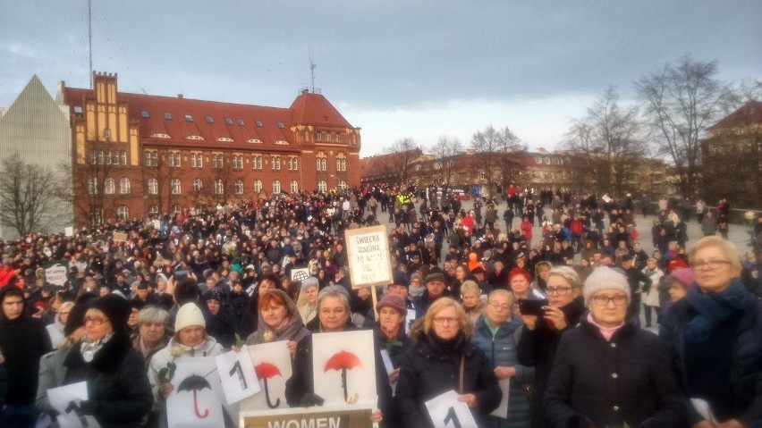 Rebelia. Strajk kobiet w Szczecinie [zdjęcia, wideo] 