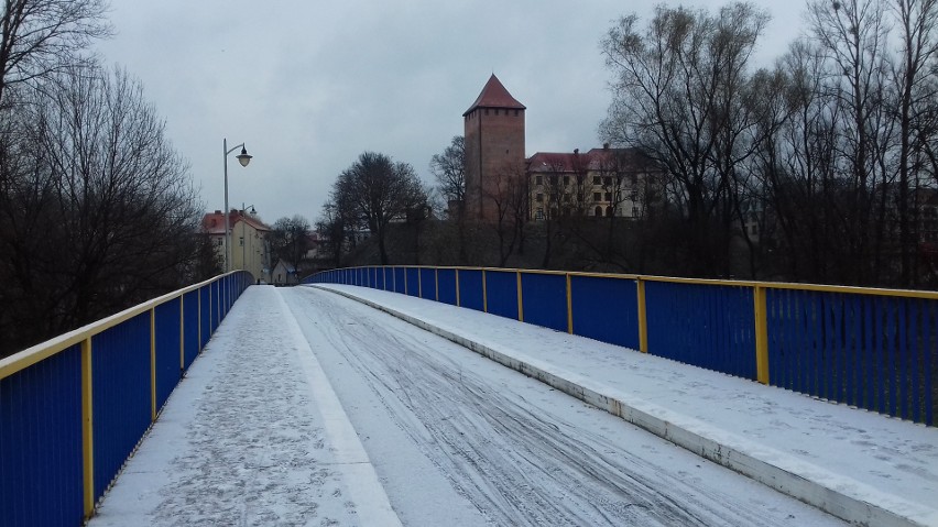 Jest bardzo ślisko na drogach i mostach, szczególnie rankami. Chwycił mróz a piaskarek jeszcze nie widać