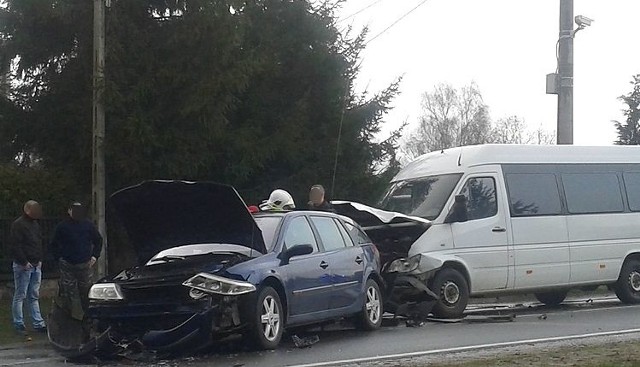 36-latka kierująca osobówką trafiła do szpitala na badania z urazem brzucha.