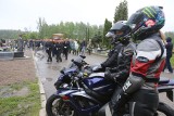 Pogrzeb motocyklisty z Sosnowca: 23-latek zginął w wypadku. W ostatniej drodze towarzyszył mu kondukt na motocyklach ZDJĘCIA