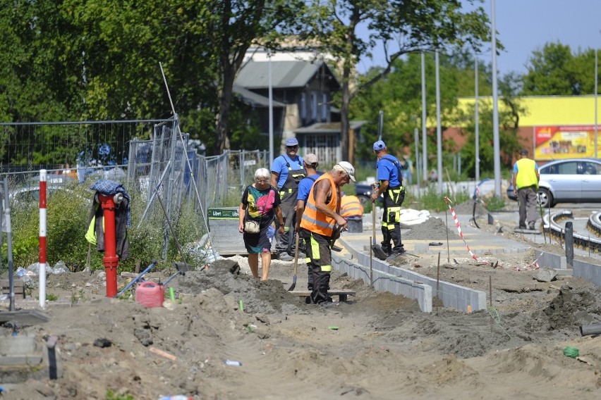 Objazd budowy nowej linii tramwajowej na Jar