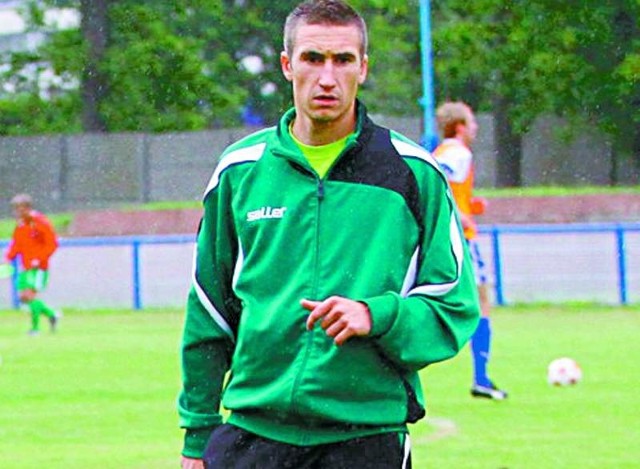 Trener Krzysztof Kapelan stanął przed wyzwaniem zdobycia jeszcze 2-3 punktów do końca sezonu, które powinny zapewnić drużynie MKS-u utrzymanie w II lidze.