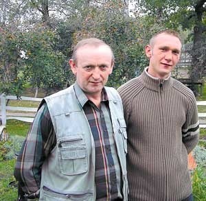 Od kilku tygodni Piotr Wołoski (z prawej) żyje dzięki nerce ojca