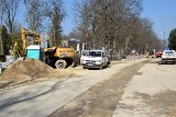 W Busku-Zdroju trwa remont ulicy 1 Maja. Prace idą pełną parą [ZDJĘCIA]