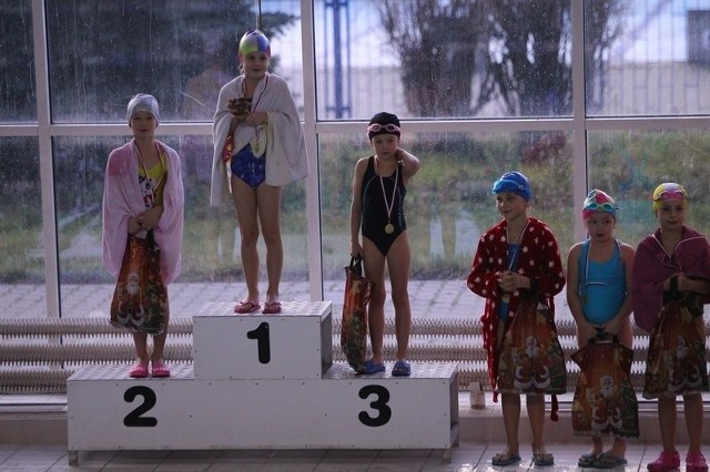W sobotę na pływalni „Chwiałka” odbyły się zawody pływackie dla dzieci i młodzieży.